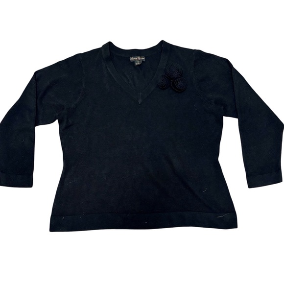 Black Womens V-Neck Sweater with Rosettes 1X EUC - Picture 2 of 16